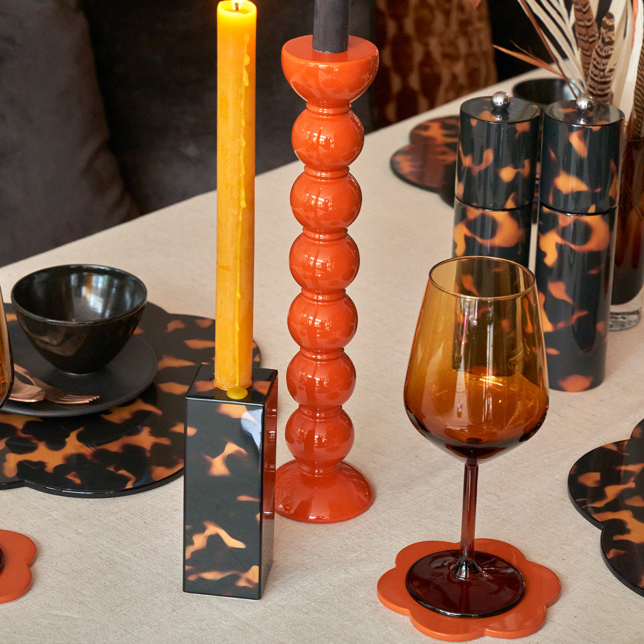 Extra hoher orangefarbener Bobbin-Kerzenständer – 33 cm