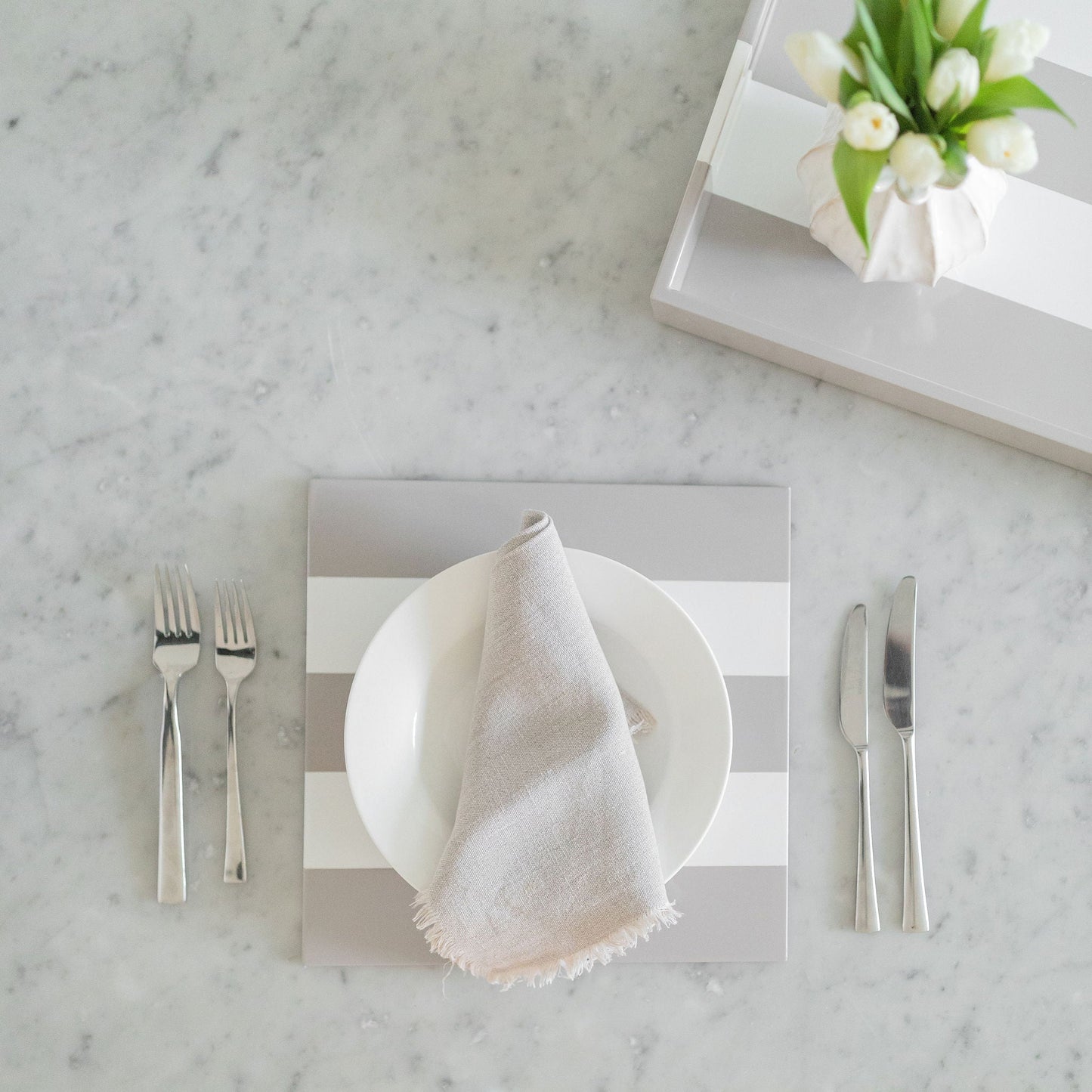 Tischsets aus Chiffon und weißem Lack – 4er-Set